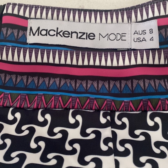 MackenzieMode Black/White Print Mini Skirt - US Size 4/AUS Size 8 - Picture 8 of 16